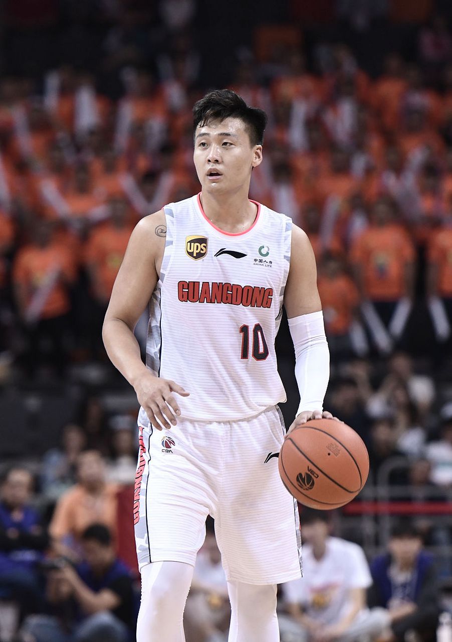 集结日CBA常规赛传出新动向，巴黎圣日耳曼迎来里程碑，管理层表态——态度坚定，轮换策略成焦点的简单介绍