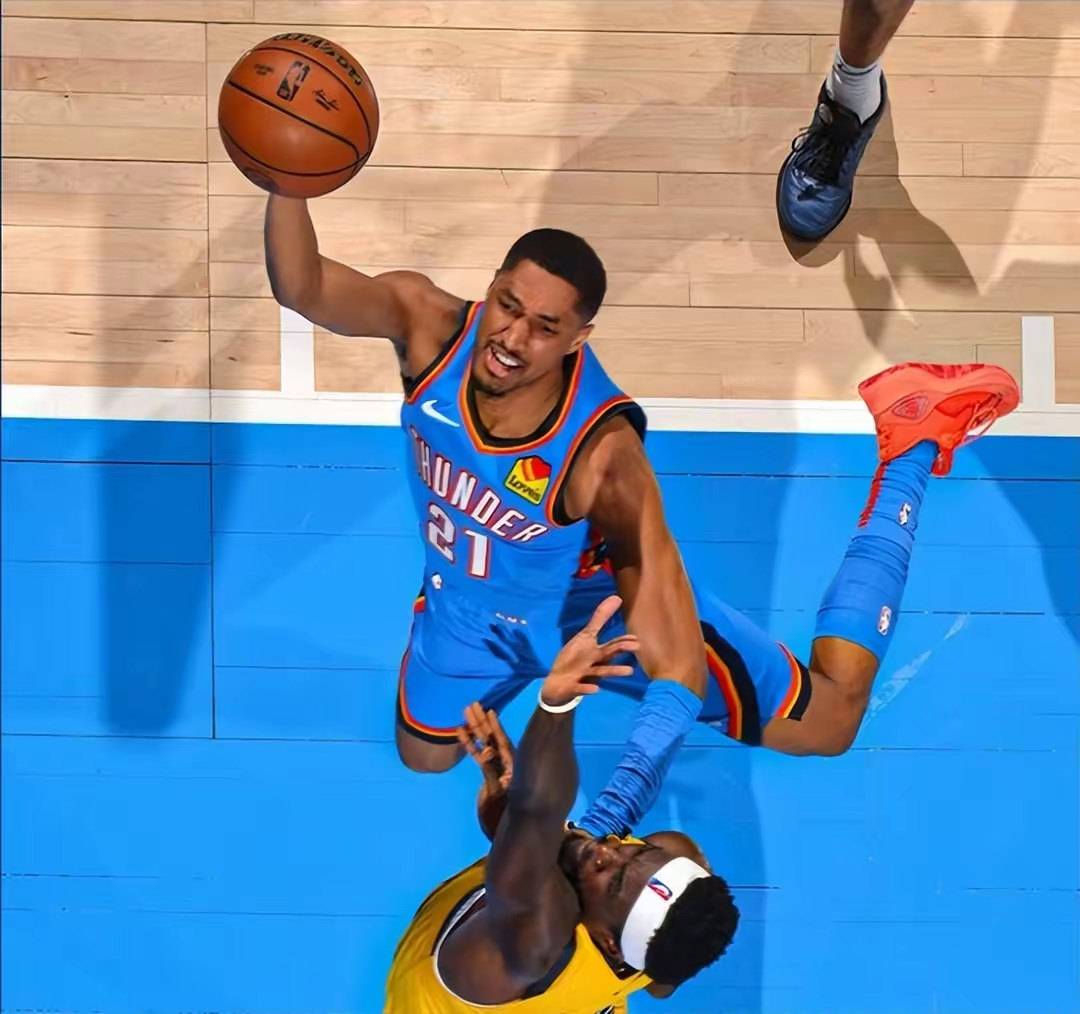 包含加时末段亚特兰大队长鼓劲——NBA季后赛节点到来，话题不断，身体对抗强度拉满的词条