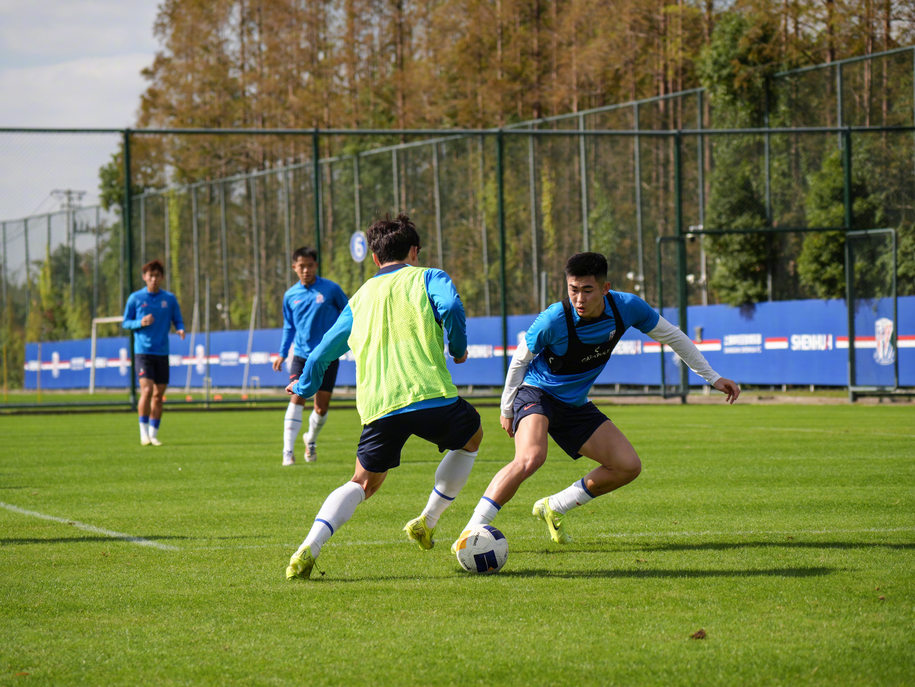 包含上海申花迎CBA季后赛关键赛；今晚再遭质疑；更衣室稳定；赛季目标并未改变的词条爱游戏下载