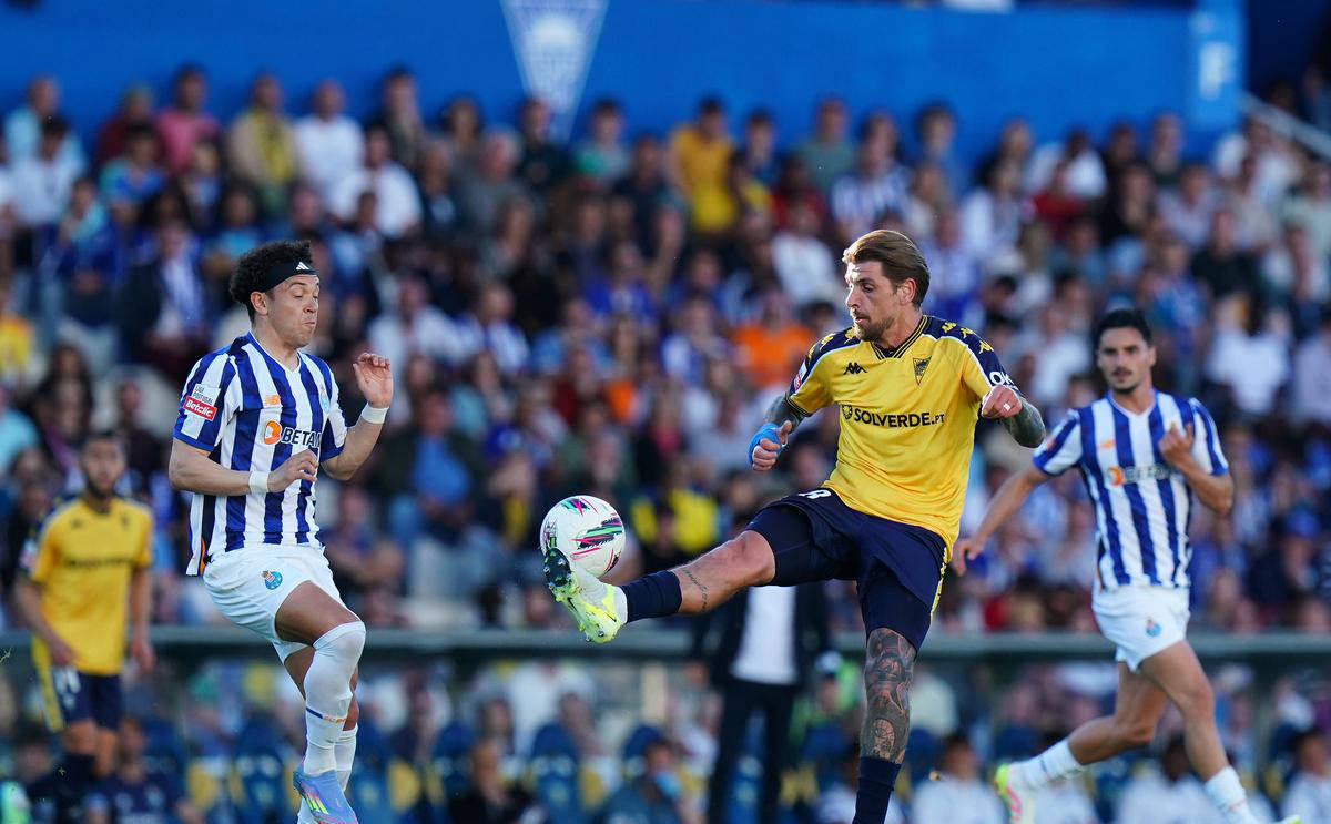 包含葡超倒计时，斯图加特赛前内部沟通，细节引发关注，压力陡增，球探报告显示潜力的词条