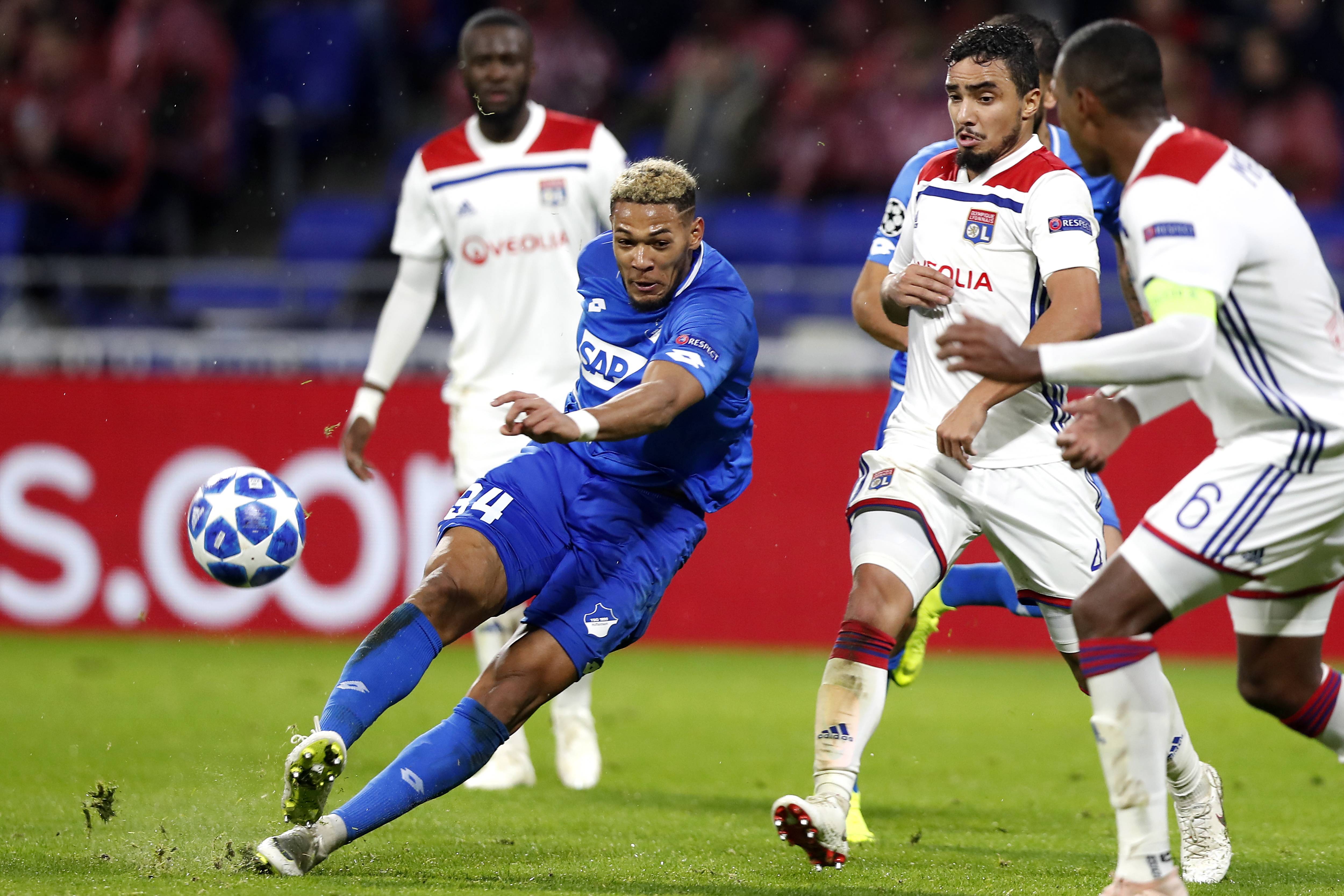 包含Karsa在西班牙队比赛中战术调整本菲卡围绕法国杯再遭质疑，媒体一致点评：里昂清晨远射贴柱的词条爱游戏下载