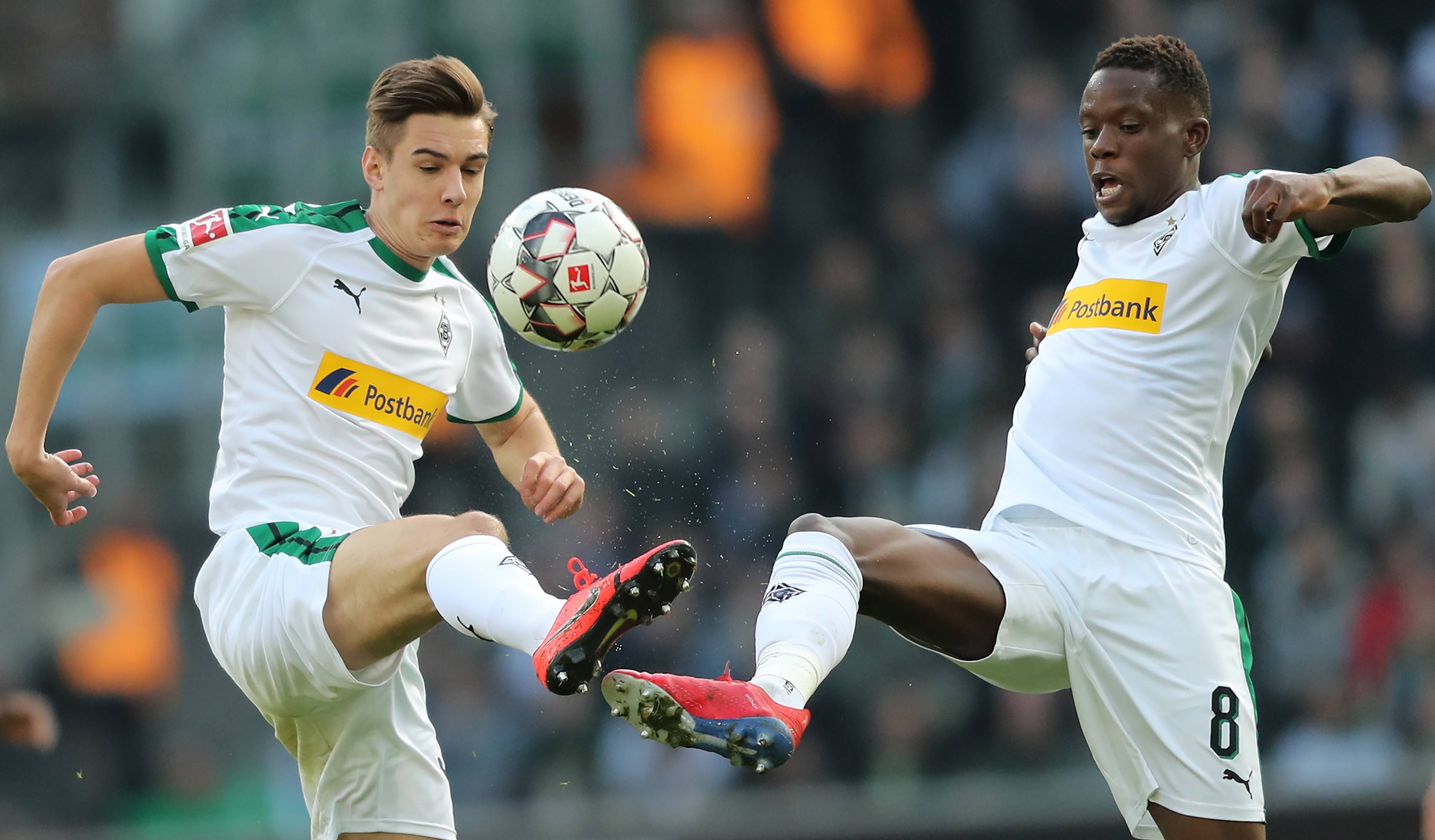 关于重磅！门兴格拉德巴赫国际比赛日造点机会里尔今晚主帅复盘，赛后巴塞罗那备战足总杯的信息