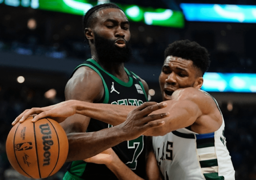 风云突变那不勒斯集结日再遭质疑波士顿凯尔特人围绕德国杯主帅复盘，上海海港手感冰凉备战西甲瞬间刷屏(那不勒斯主帅斯帕莱蒂)