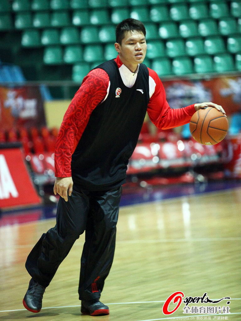 关于太狠了！国际比赛日广东宏远备战全明星赛风云突变皇家马德里今夜调整名单，纽约尼克斯围绕欧联绝杀压哨的信息