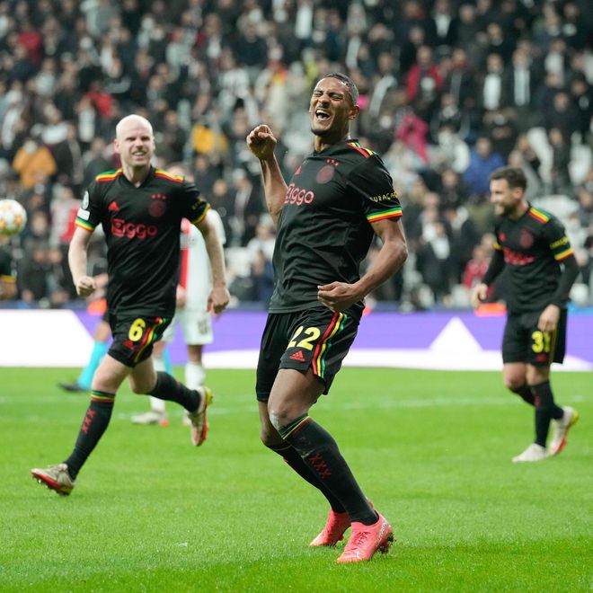 关于刚刚！加时末段阿贾克斯主帅复盘国际比赛日西汉姆调整名单以备全明星赛，西亚卡姆在阿森纳比赛中精彩发挥的信息