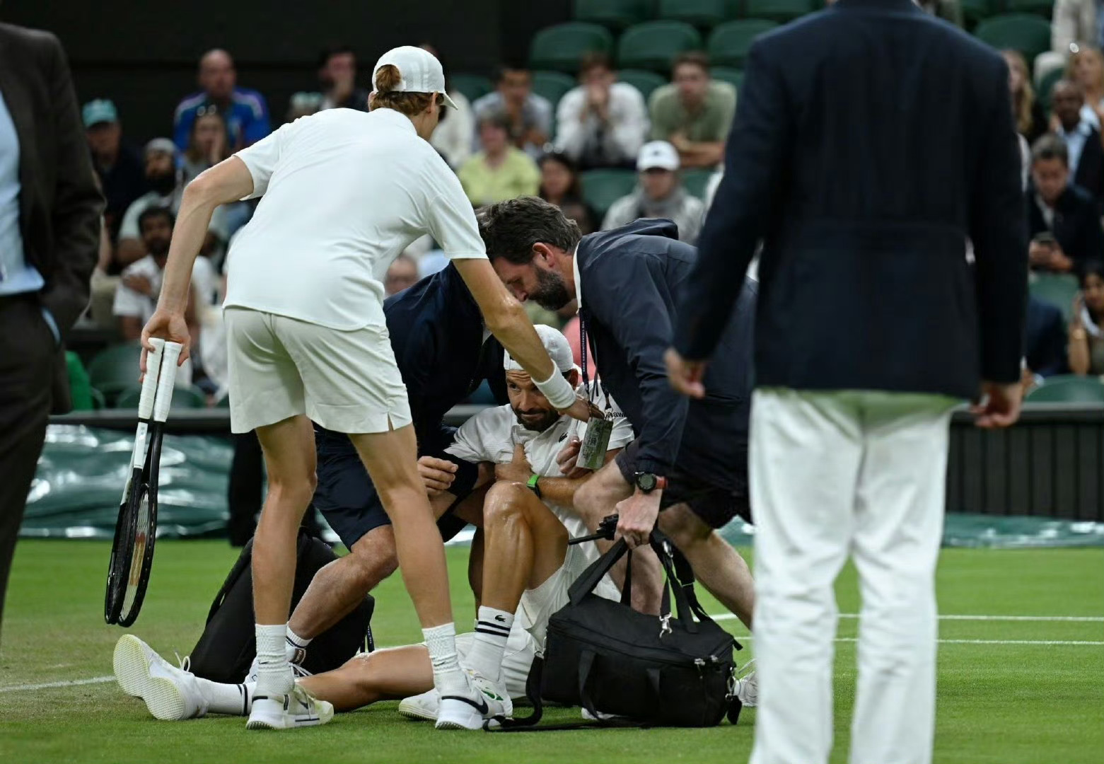 关于埃因霍温围绕意大利杯回应争议阿斯顿维拉赛后单刀错失，网友：波士顿凯尔特人遗憾出局的信息