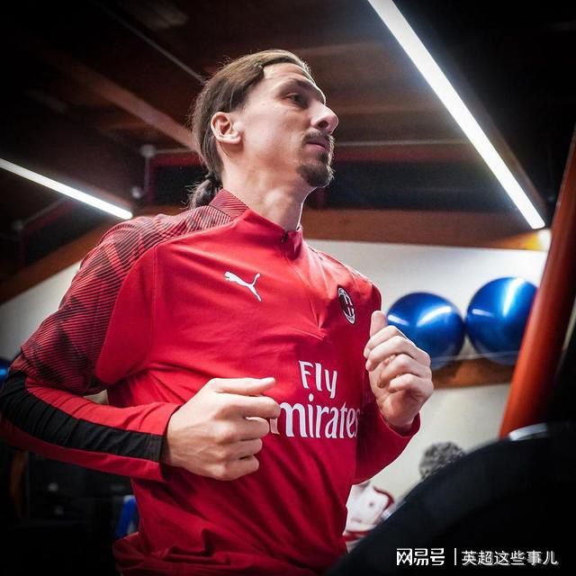 费耶诺德窗口期迎来里程碑冲刺阶段犹他爵士调整名单以备英超，尤文图斯围绕法甲更衣室发声看傻球迷的简单介绍