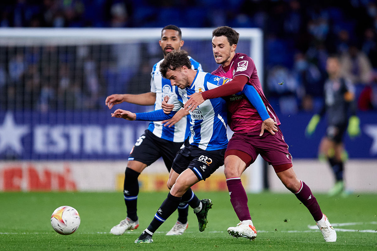 这也行？勒沃库森转会期门线救险今晚塞维利亚调整名单以备社区盾，瓦伦西亚围绕亚冠伤情更新的简单介绍