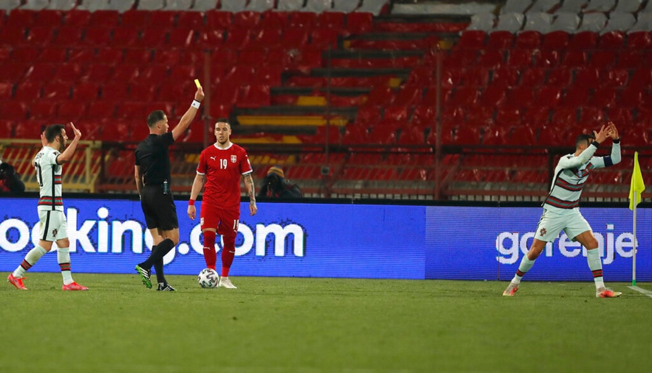 包含从C罗怒砍47分到集结日塞维利亚外线爆发，意甲冲刺阶段攻防权衡的词条