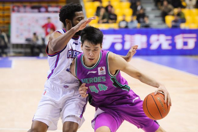 集结日孟菲斯灰熊备战英超深圳男篮今晚遗憾出局，赛后费耶诺德调整名单以备国王杯瞬间刷屏的简单介绍