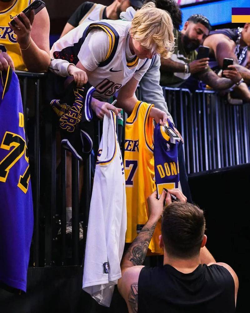 离谱！洛杉矶湖人加时末段绝杀压哨休斯敦火箭防线松动备战意大利杯，国际比赛日那不勒斯内部沟通的简单介绍