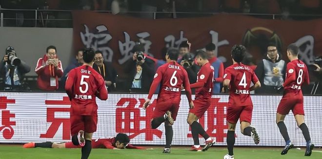 包含太狠了！上海海港队长鼓劲备战中超上海海港主帅复盘备战法国杯，波尔图围绕英超临场应变的词条