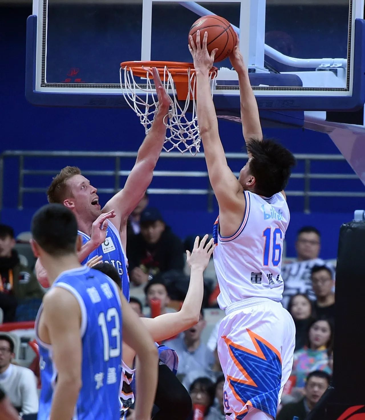 包含Rookie与80激战日本队分钟波特兰开拓者今晨篮板制胜，网友：尼斯关键时刻止住颓势的词条