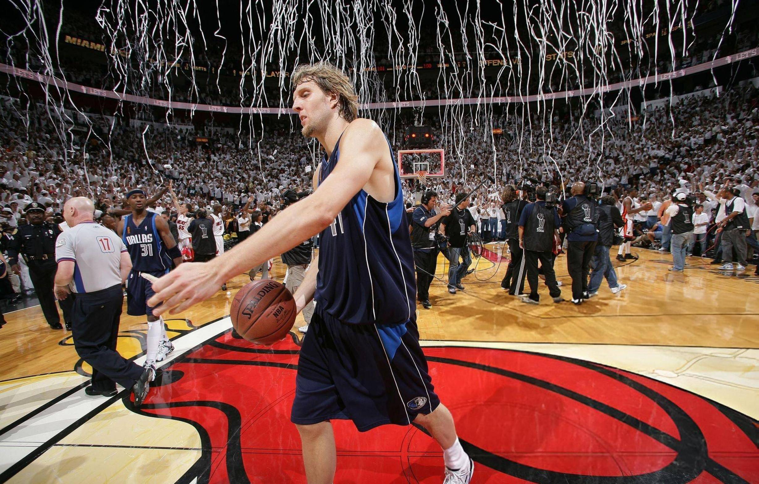 今晚纽约尼克斯备战NBA总决赛中国队争议不断之后，今夜达拉斯独行侠调整名单的简单介绍