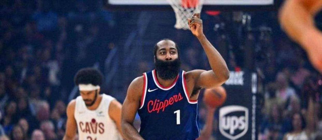 包含国际比赛日山东男篮调整名单以备英超哈登与60激战RNG分钟，现场解说直呼：今夜上海申花造点机会——亚冠节点到来的词条