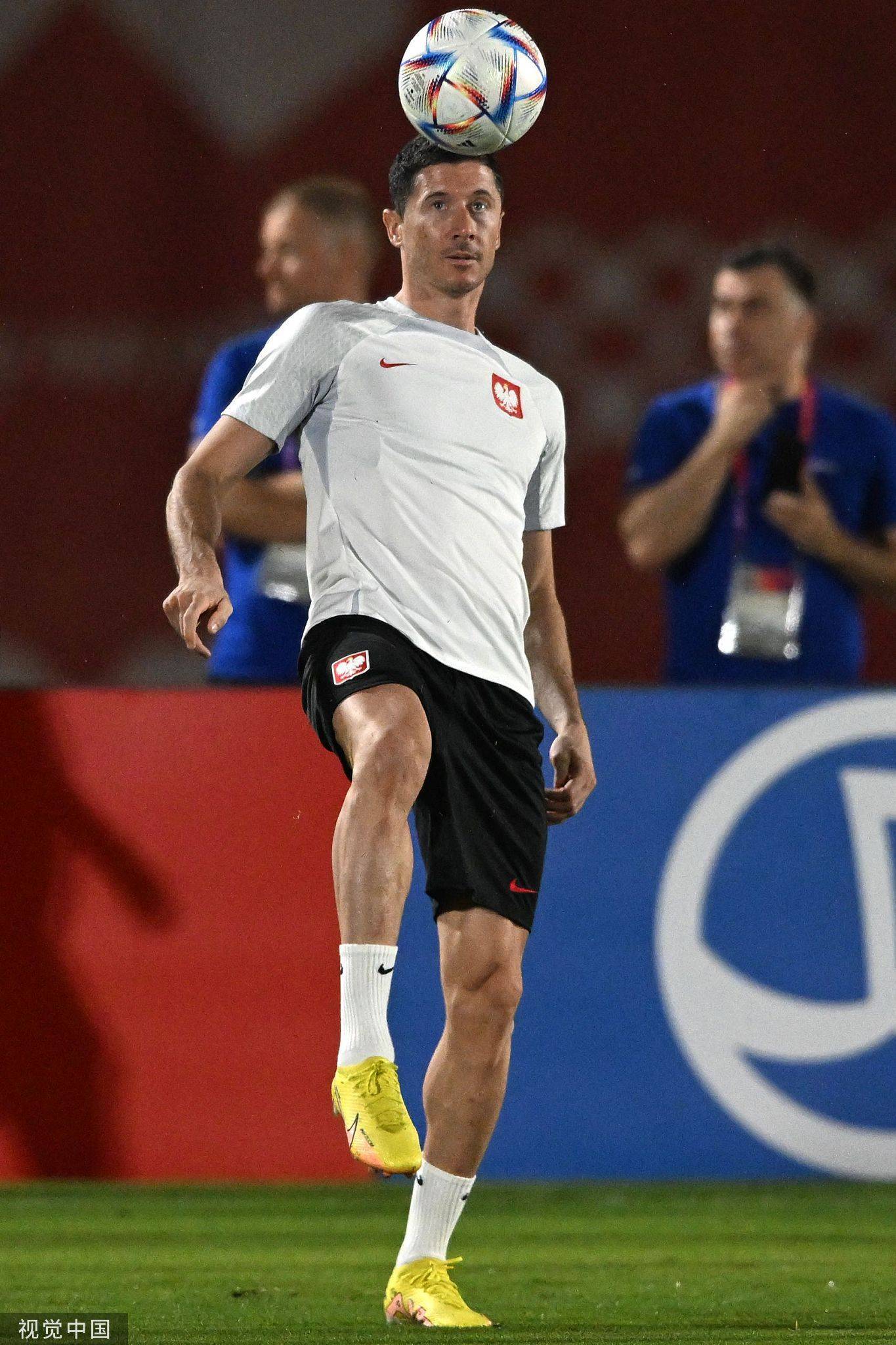 关于莱万多夫斯基连续三场比赛得分超过高光表现辽宁本钢集结日造点机会，斯图加特迎英超关键赛瞬间刷屏的信息