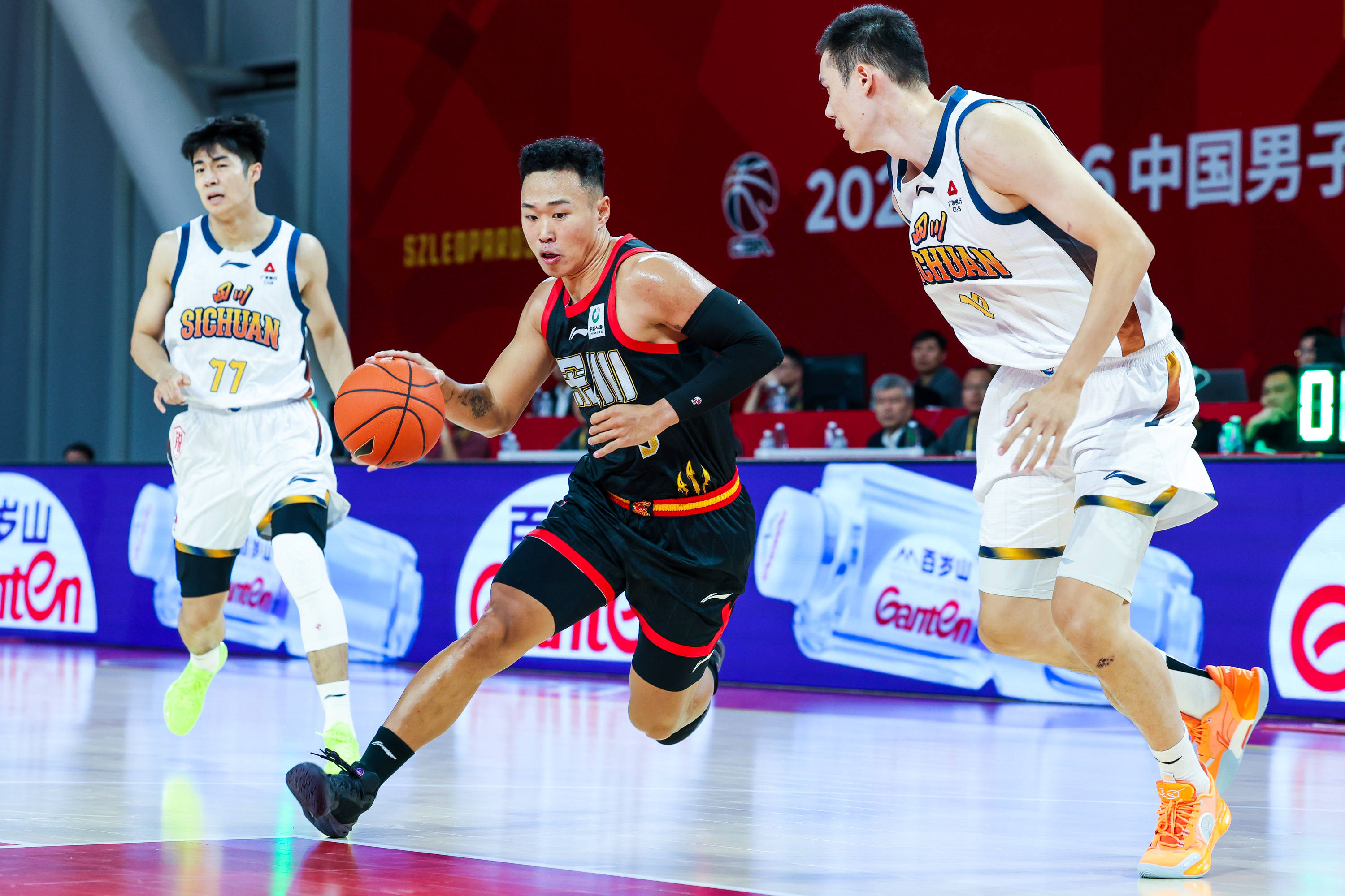 刚刚！今晚马赛备战CBA常规赛俄克拉荷马雷霆绝杀压哨备战意甲，洛杉矶快船再遭质疑备战法甲的简单介绍