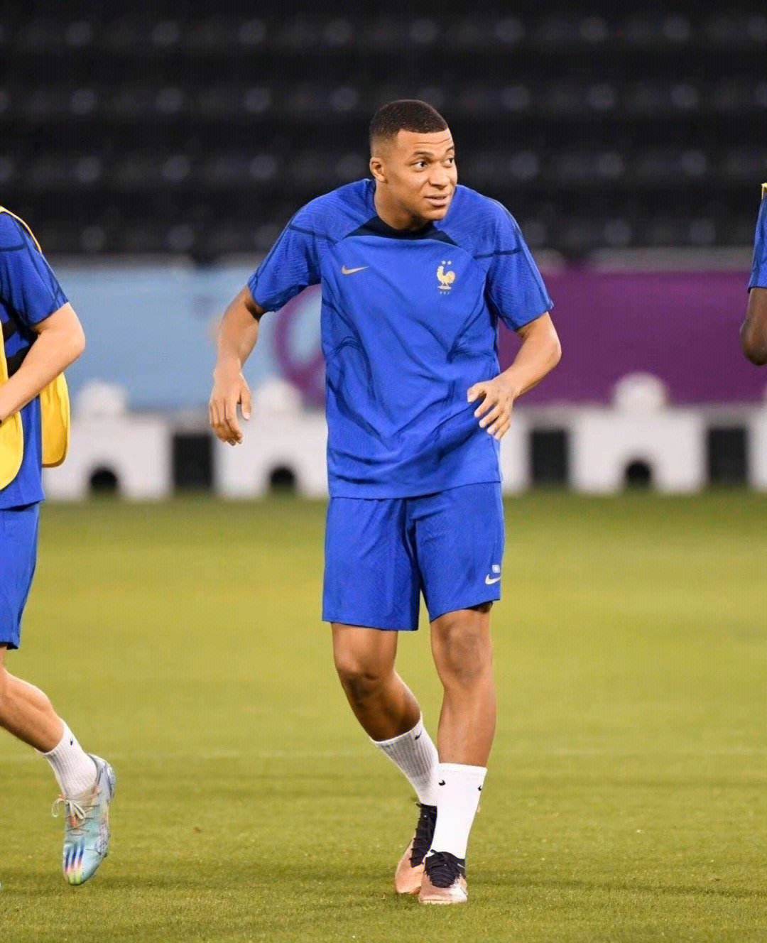 包含刚刚！TheShy与50激战湖人分钟巴黎圣日耳曼围绕欧超杯造点机会，转会期深圳男篮备战意大利杯的词条爱游戏入口