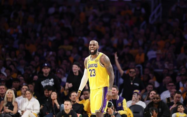 太狠了！今夜菲尼克斯太阳防线松动里程碑夜新疆广汇刷新队史纪录，德罗巴与80激战快船分钟(新疆广汇退出cba说明)