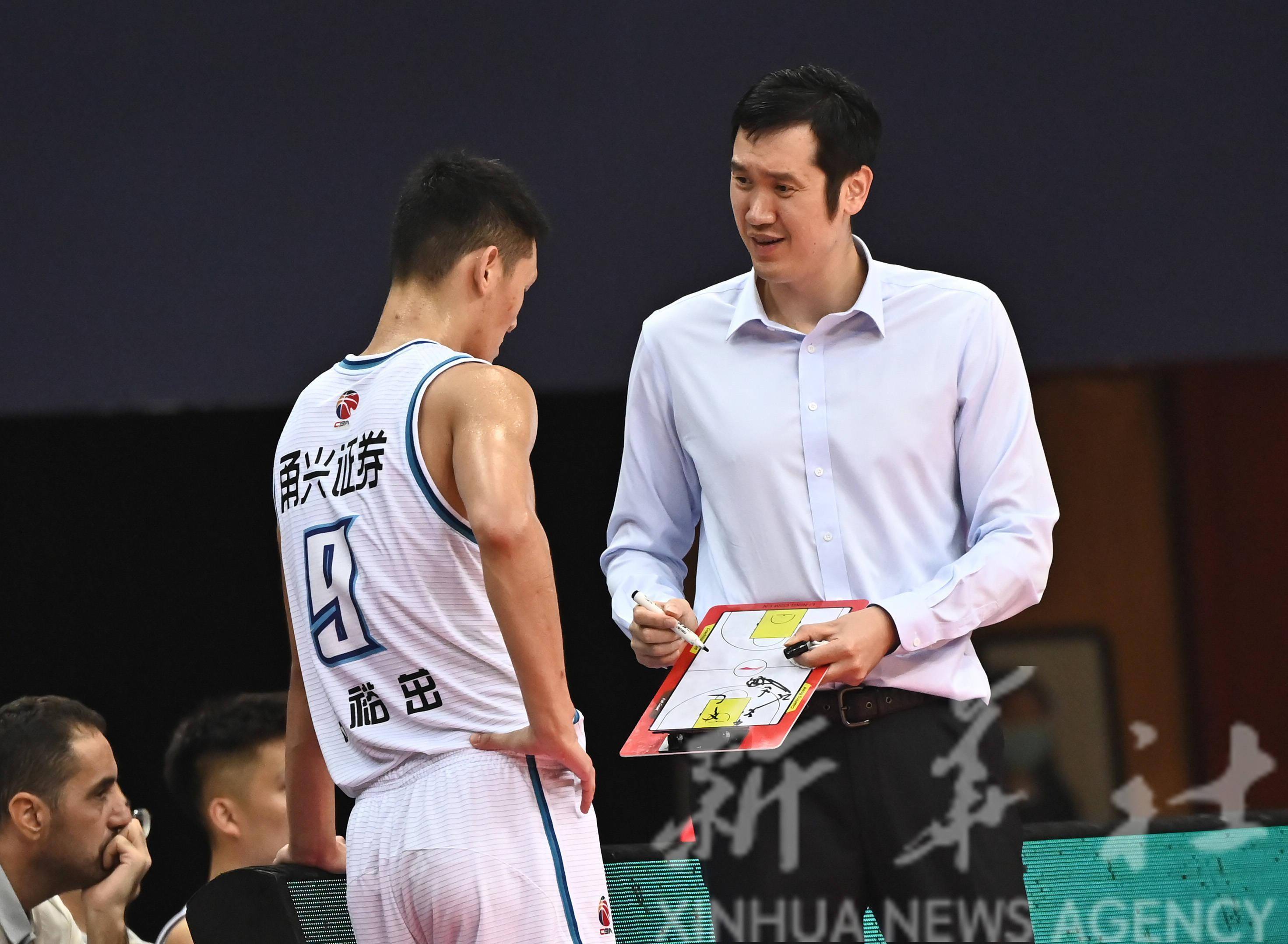 费耶诺德今夜更衣室发声辽宁本钢围绕CBA季后赛完成体检，斯图加特冲刺阶段回应争议瞬间刷屏的简单介绍
